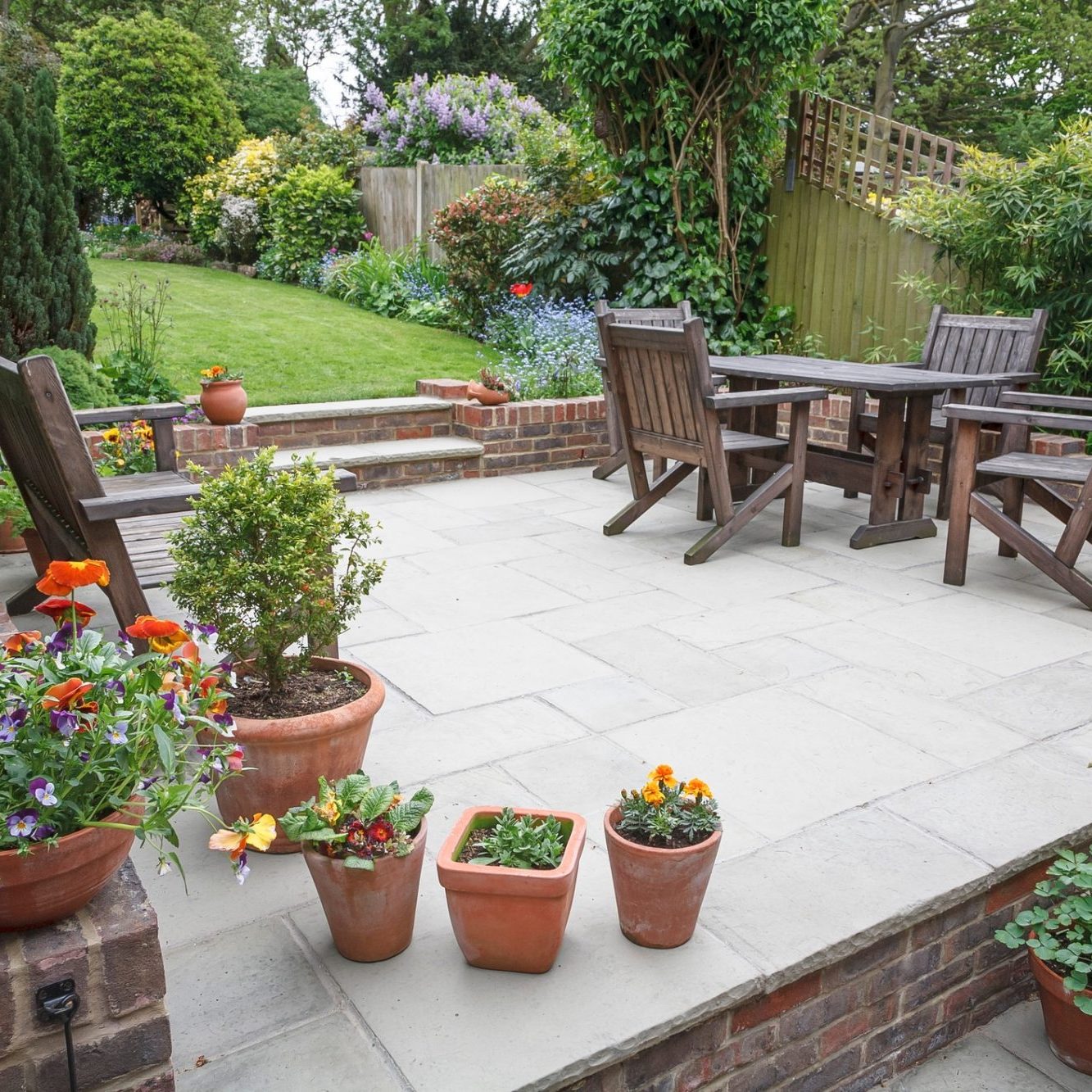 dreamstime_m_180596362 garden tidy ups